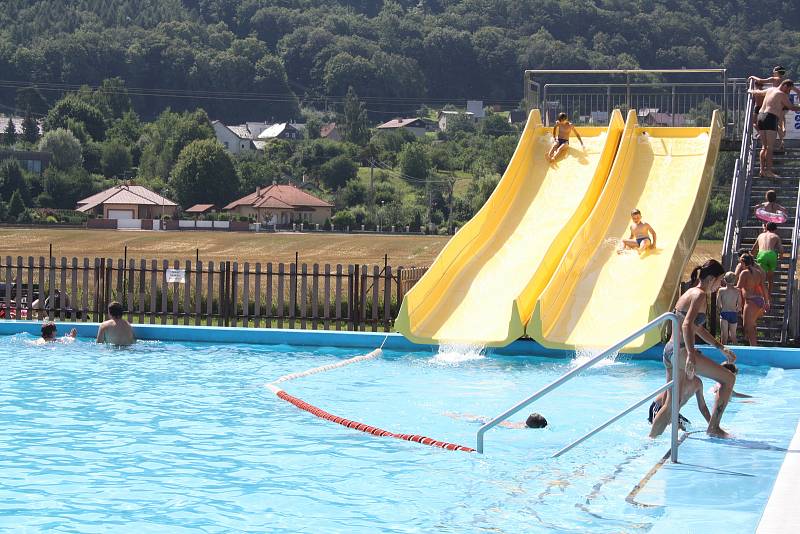 Tropický den na hranickém koupališti