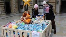 Na dvoraně hranického zámku se konala od pondělí 6. listopadu sbírka s názvem Hvězdičky. Lidé zde nosili hračky pro děti z azylových domů nebo dětských domovů.