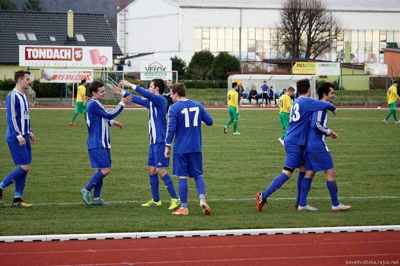 Fotbalisté Hranic (v pruhovaném) proti Rýmařovu