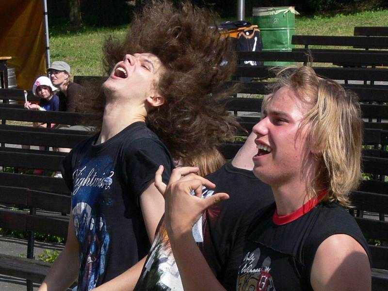 Stovky návštěvníků si nenechalo ujít Hranický rockfest.