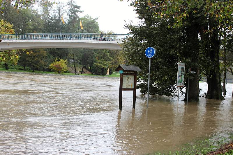 Bečva v lázních Teplice nad Bečvou ve středu 14. října 2020 v 15.30 hodin.