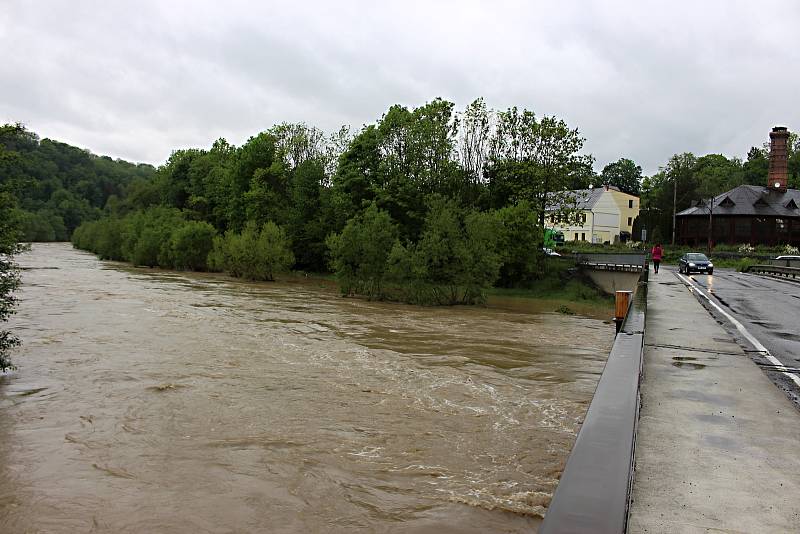 Bečva u Teplic nad Bečvou ve čtvrtek 23.5. 2019 dopoledne.