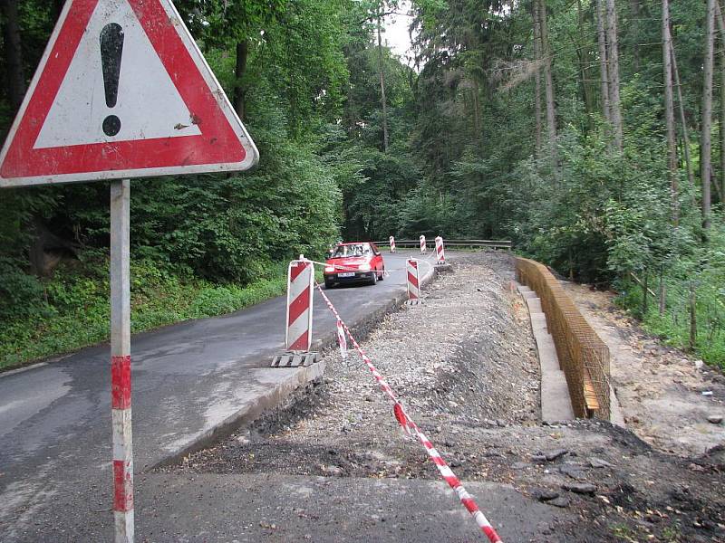 Oprava silnice mezi Teplicemi nad Bečvou a Opatovicemi