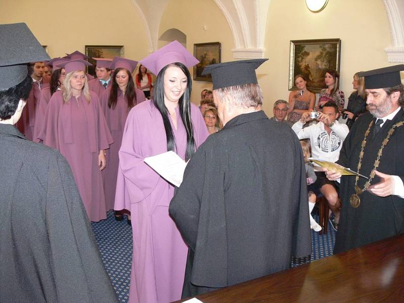 Slavnostní ceremoniál předávání maturitního vysvědčení žákům Soukromé střední odborné školy Hranice