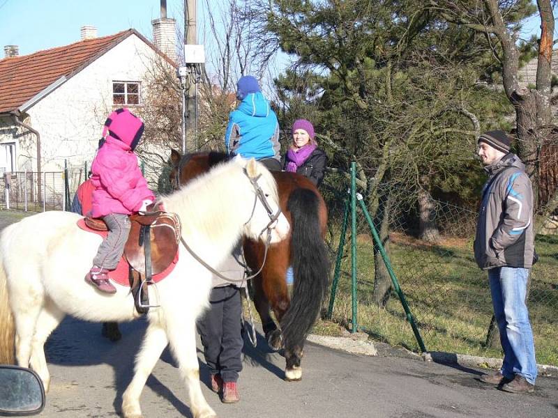 Rouské v neděli lákalo na zabíjačkové pochoutky i jízdu na ponících