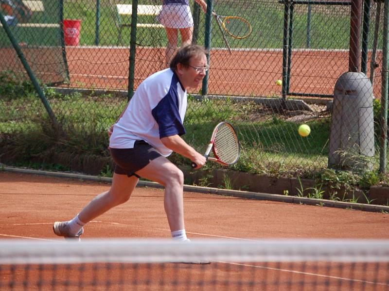 Osobnosti českého šoubyznysu mohli v neděli 21. června spatřit ti, kdo zavítali na tenisové kurty v Přerově.