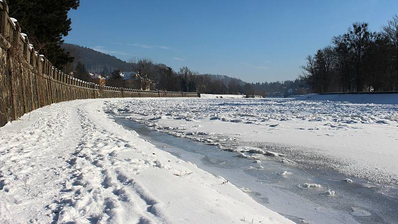 Řeka Bečva v Hranicích  15. února 2021