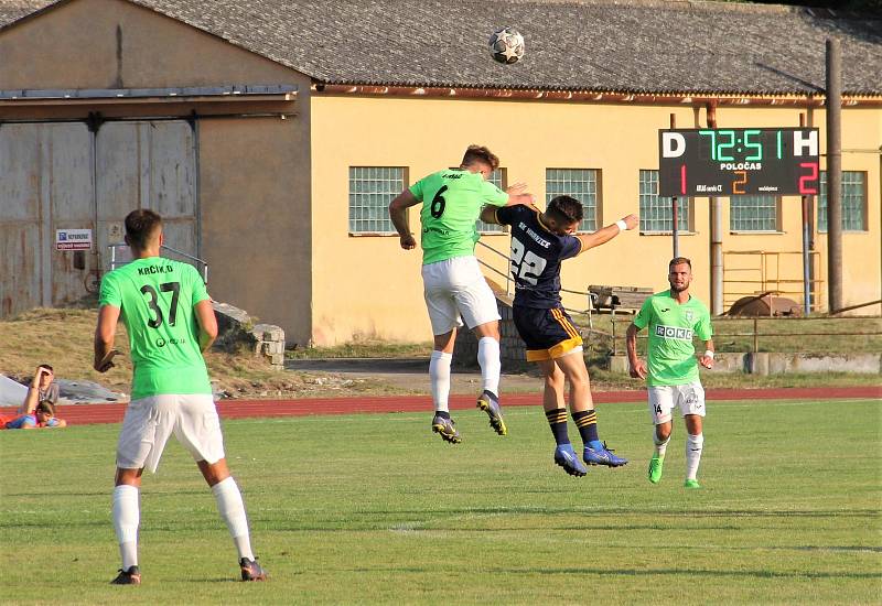 Utkání 1. kola MOL Cupu mezi SK Hranice (v modrém) a MFK Karviná rozhodovaly po remíze 2:2 až penalty.