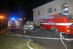 Čtyři desítky hasičů z šesti požárních sborů likvidovali v pátek 25. ledna požár, který vznikl na střeše bývalé sladovny v Říkovicích na Přerovsku.