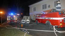 Čtyři desítky hasičů z šesti požárních sborů likvidovali v pátek 25. ledna požár, který vznikl na střeše bývalé sladovny v Říkovicích na Přerovsku.