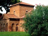 Mausoleo di Galla Placida. Zvenku malá, nenápadná stavba, uvnitř něco, já nevím, prostě dokonalého.