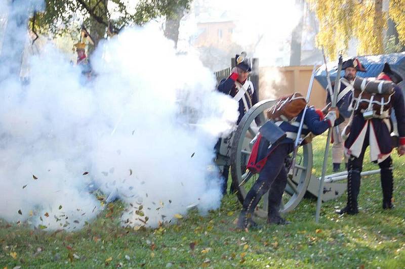 Vojska z časů napoleonských válek na zámku v Dřevohosticích