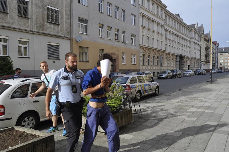 O uvalení vazby na tři muže, kteří byli obviněni z vraždy bezdomovce v Hranicích, rozhodoval ve středu 30. května v pozdních odpoledních hodinách Okresní soud v Přerově.