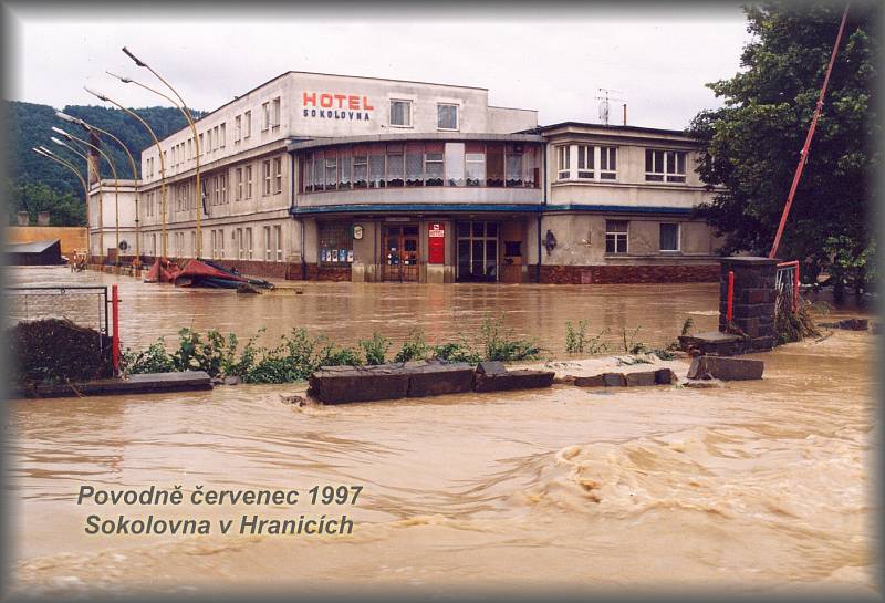 Povodeň v červenci 1997 napáchala ohromné škody v Hranicích a řadě dalších obcí.