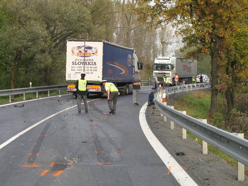 Vážná dopravní nehoda si vyžádala jeden lidský život.