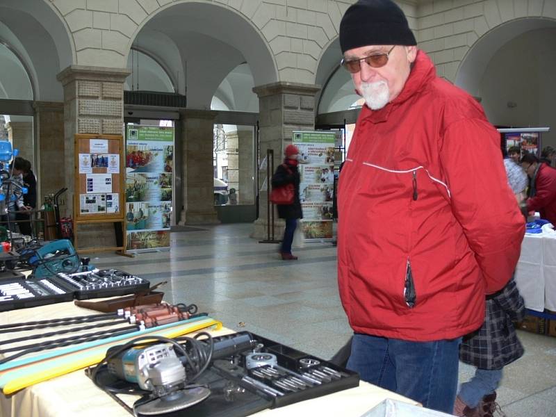 Projektový den v zámecké dvoraně v Hranicích s názvem Strojírenství – naše priorita