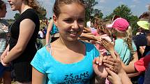 Festival dračích lodí na hranické Bečvě - závody základních a středních škol
