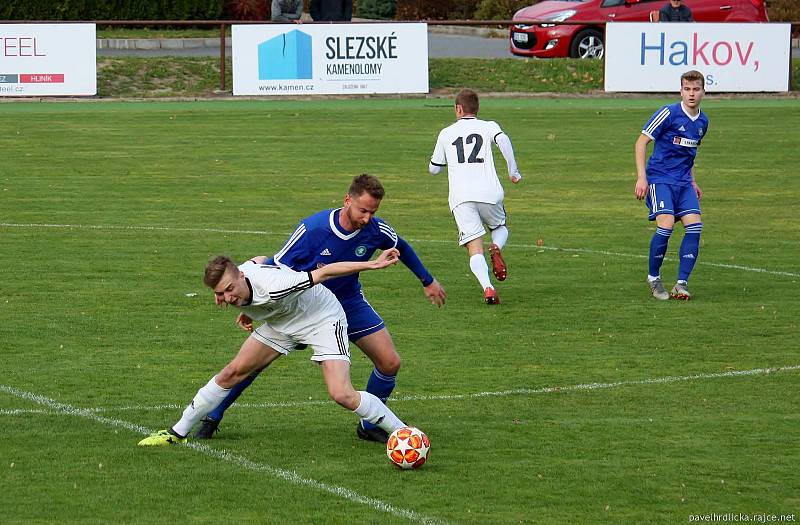 Fotbalisté Tatranu Všechovice (v modrém) doma proti 1. HFK Olomouc.