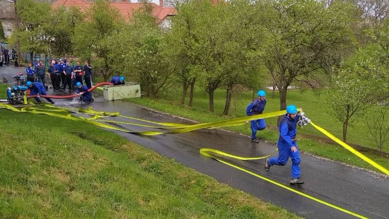 Okrskové základní kolo v požárním sportu v Horních Těšicích.