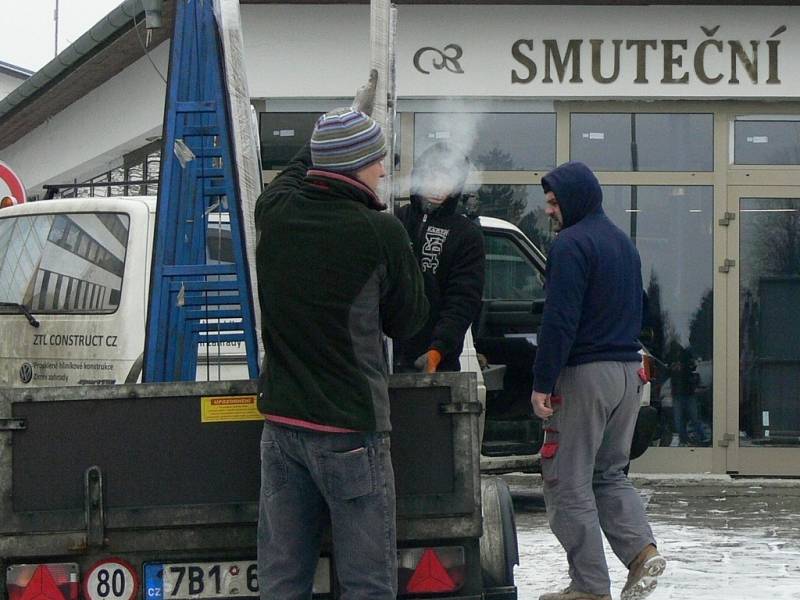 Rekonstrukce smuteční obřadní síně v Hranicích probíhá i přes zimu