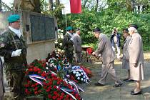 Zástupci přerovského magistrátu a představitelé různých organizací uctili ve čtvrtek památku obětí Přerovského povstání. Jeden z pietních aktů se konal u pomníku v Olomouci - Lazcích, kde bylo 2. května 1945 popraveno celkem jedenadvacet osob.