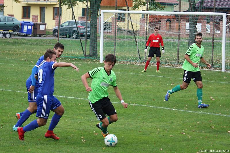 Fotbalisté Všechovic (v modrém) doma porazili Jeseník 3:1.