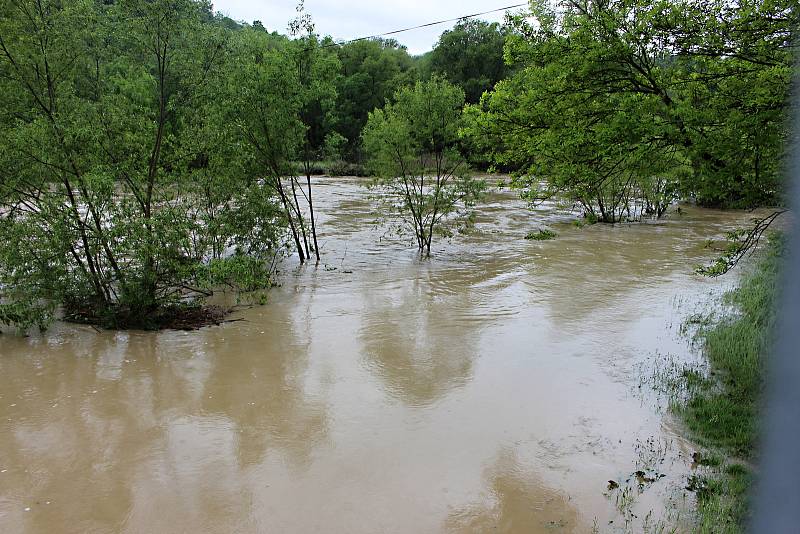 Bečva u Teplic nad Bečvou ve čtvrtek 23.5. 2019 dopoledne.