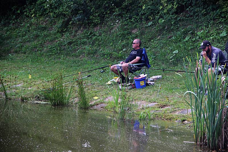 V Malhoticích pořádali rybářské závody, kterých se účastnilo přes dvě desítky rybářů.