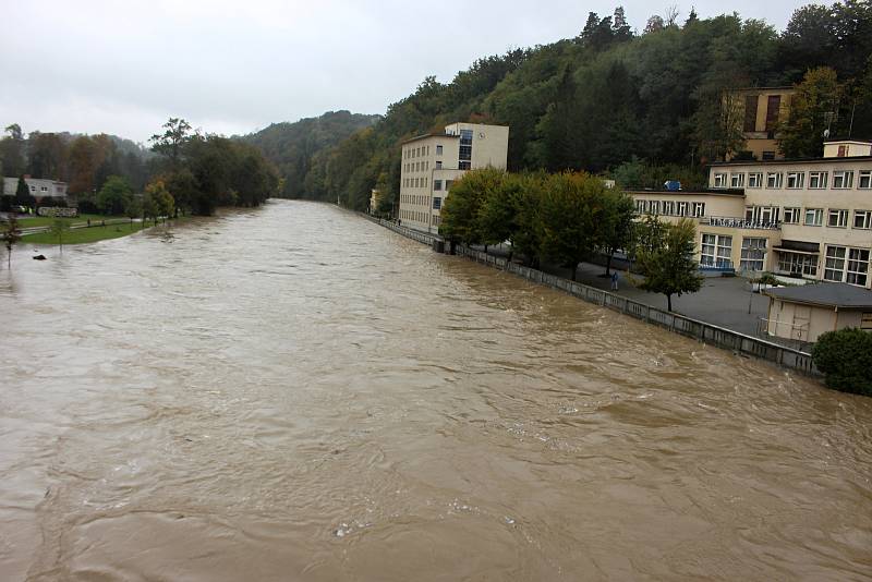 Bečva v lázních Teplice nad Bečvou ve středu 14. října 2020 v 15.30 hodin.