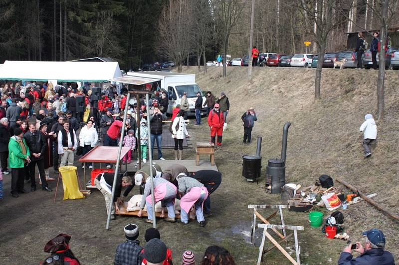 Vzpomínka na Masopust v Hrčavě v okrese Frýdek-Místek v roce 2014.