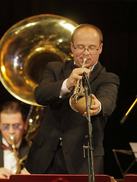 Přerovská, letos padesátiletá kapela Academic Jazz Band a její hosté.