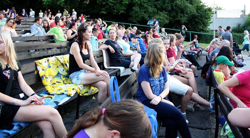 Film Mimoni přilákalo do Letního kina v Hranicích více než 1200 diváků, dalších 300 se vracelo domů s nepořízenou z důvodu omezené kapacity kina