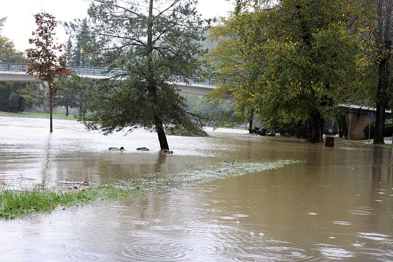 Bečva v lázních Teplice nad Bečvou ve středu 14. října 2020 v 15.30 hodin.