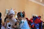 Přes padesátku masek a ještě více dětí přilákal v sobotu do zámku v Potštátu tradiční maškarní karneval.