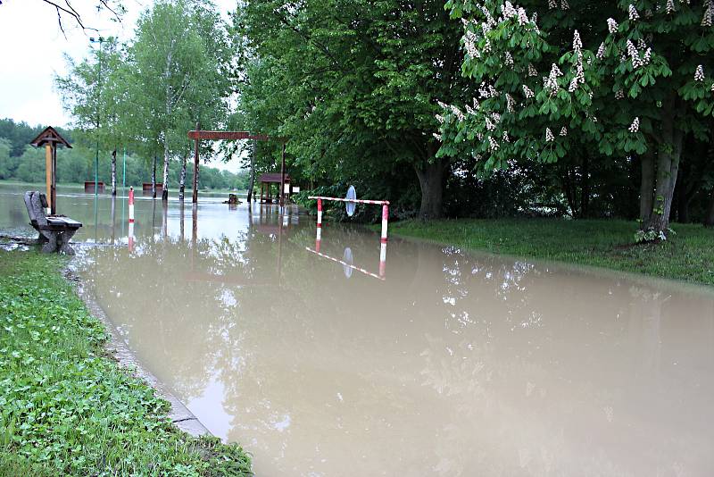 Zatopené hřiště v Ústí ve čtvrtek 23.5. 2019 dopoledne.