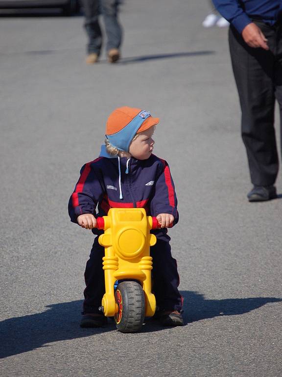 Nablýskané staříky mezi automobily a motocykly mohli v neděli obdivovat lidé, kteří zavítali do areálu přerovských Montáží na devátý ročník Velké ceny Přerova. Po jízdě zručnosti, která prověřila schopnosti řidičů, zamířili veteráni také na hrad Helfštýn.