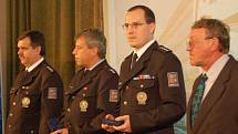 Sál Městského domu zaplnilo dvě stě padesát policistů, krajský ředitel předal oceněným medaile a plakety.