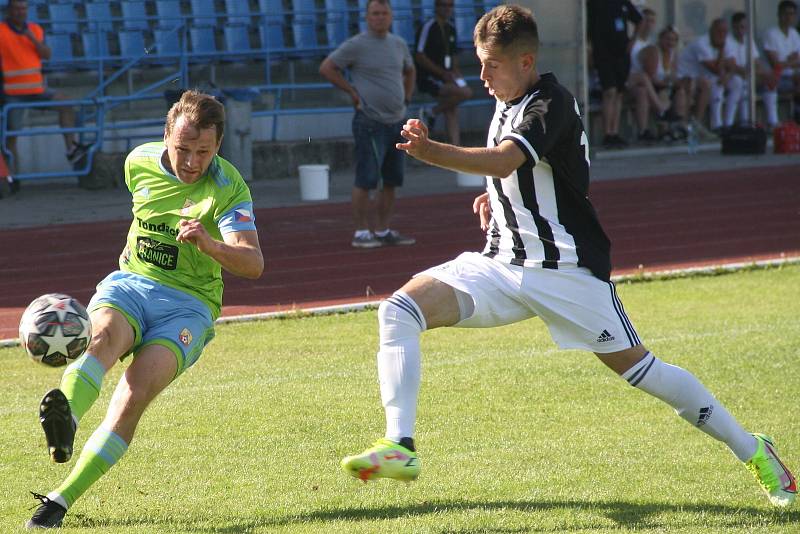 Fotografie ze zápasu mezi celky SK Hranice a SFK ELKO Holešov