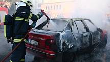 Likvidace požáru auta byla pro hranické hasiče chvilkovou záležitostí.