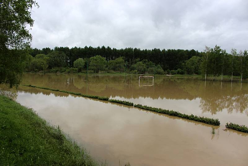 Zatopené hřiště v Ústí ve čtvrtek 23.5. 2019 dopoledne.