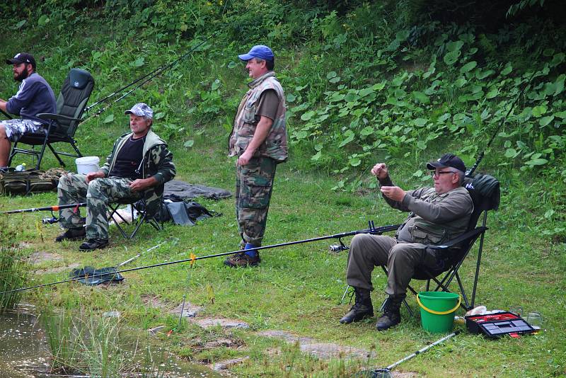 V Malhoticích pořádali rybářské závody, kterých se účastnilo přes dvě desítky rybářů.