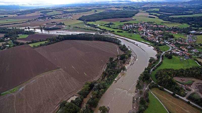 Řeka Bečva dosáhla v sobotu 26.9. odpoledne 1. stupně povodňové aktivity v Ústí a Lipníku