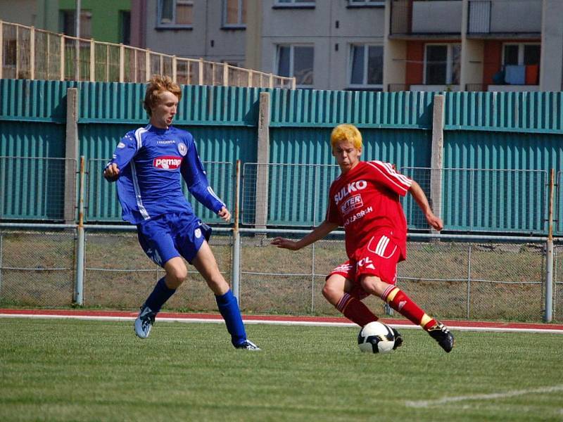 Starší dorost 1. FC Přerov (v modrém) zvítězil nad Zábřehem 3:0. 