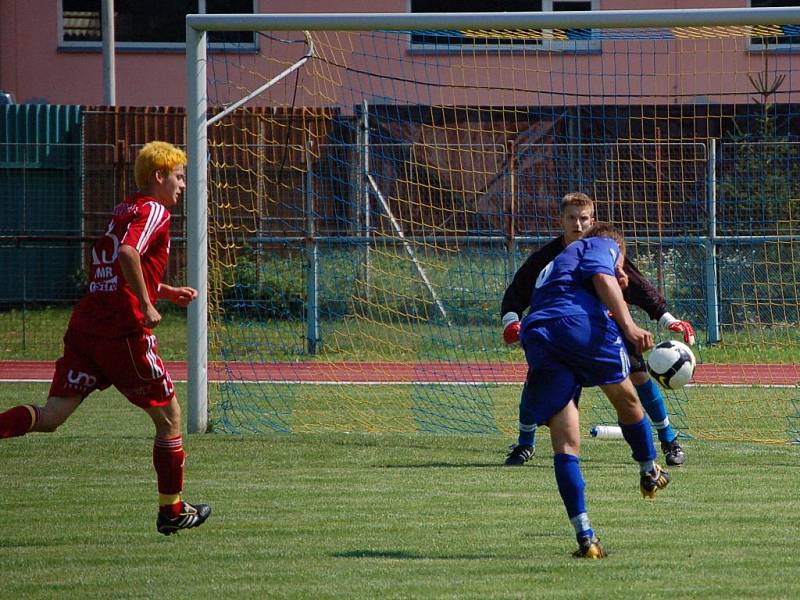 Starší dorost 1. FC Přerov (v modrém) zvítězil nad Zábřehem 3:0. 