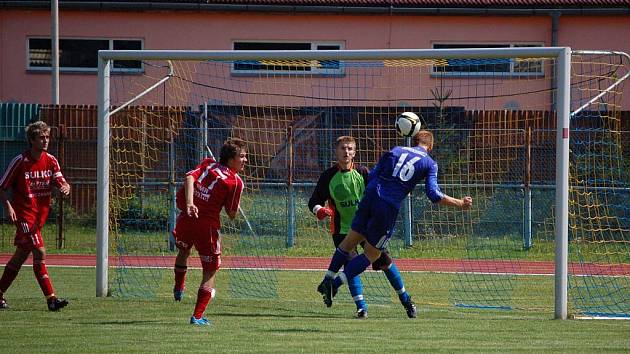 Starší dorost 1. FC Přerov (v modrém) zvítězil nad Zábřehem 3:0. 