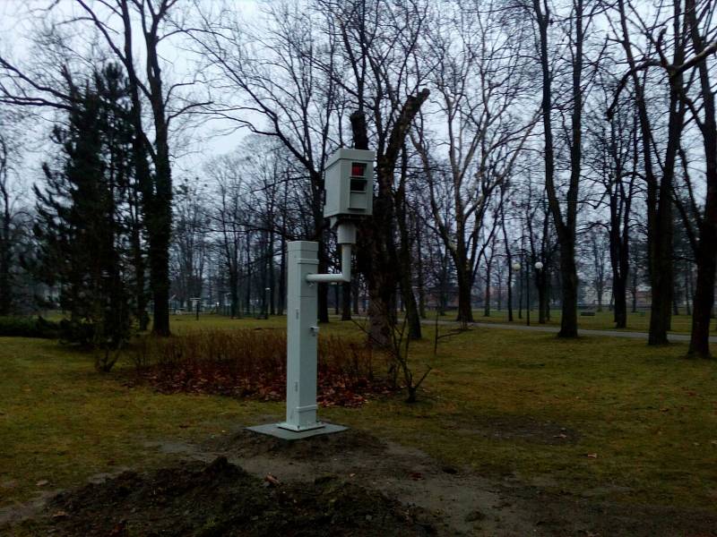Řidiči, nohu z plynu. Nyní jsou v Hranicích dva radary zprovozněny v lokalitě Smetanovo nábřeží a Sady Čs. legií.