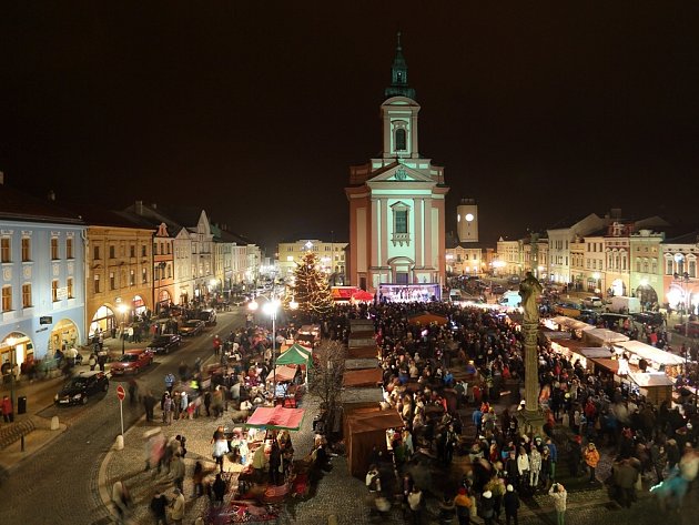 Vánoční strom a jarmark v Hranicích