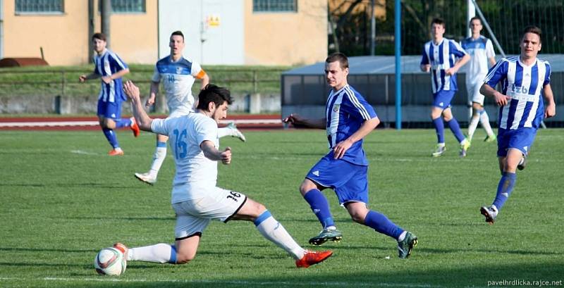 Fotbalisté Hranic (v pruhovaném) proti MFK Havířov