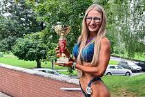 Dvacetiletá Anna Zdražilová je mistryní republiky v bikiny fitness.