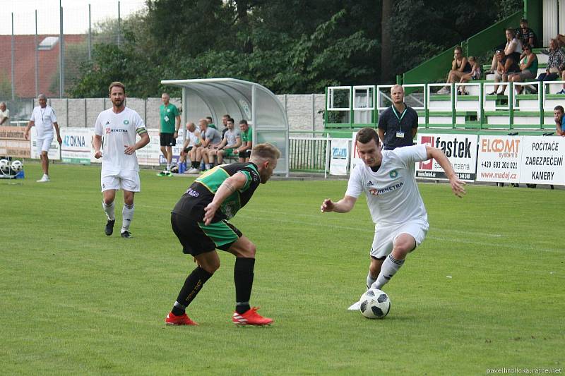 Fotbalisté Všechovic (v bílém) venku proti Bzenci